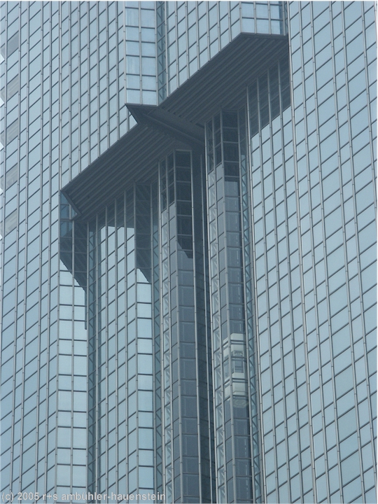 [ chiba: aussenaufzge am makuhari prince hotel (nahaufnahme) ]