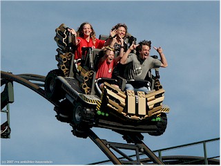 katrin, susanne (hinten), mathias und daniel (vorne) auf der LEGO X-treme racers