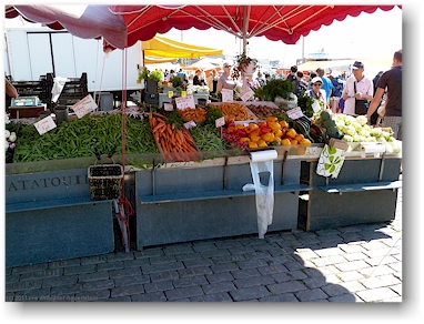 gemuese-stand am markt beim hafen von helsinki, FI
