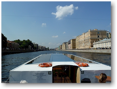 hausfassaden entlang des fontanka-kanal in sankt petersburg, RU