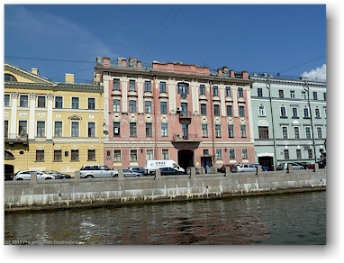 hausfassaden entlang des fontanka-kanal in sankt petersburg, RU