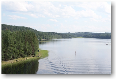 fahrt ueber die finnische seenplatte auf der landstrasse 62