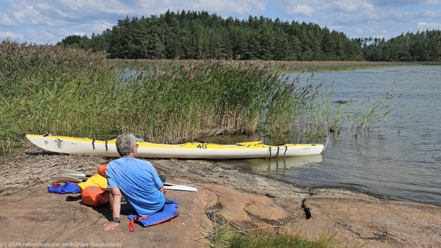 mittagsrast in einer kleinen bucht auf der insel anisor