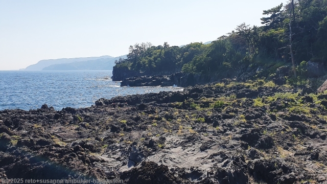 jogasaki coastal trail entlang der von lavagestein gepraegten kueste