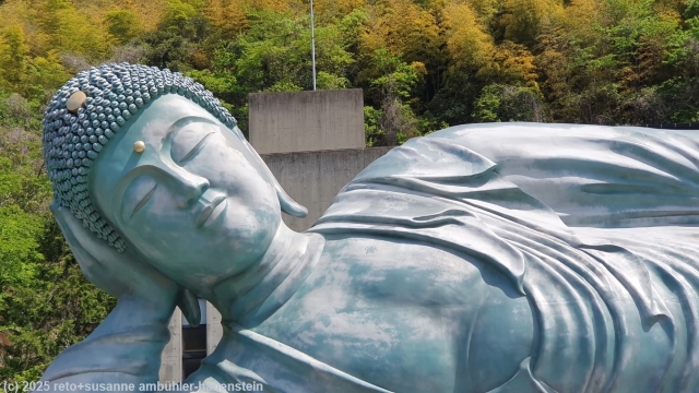 liegender buddha beim nanzoin tempel bei sasaguri