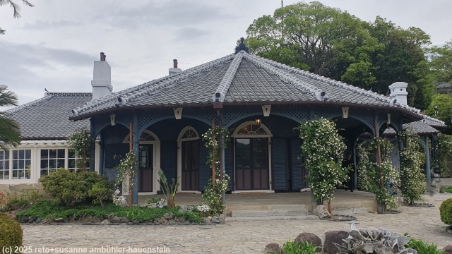 traditionelles hollaendisches haus im glover garden in nagasaki