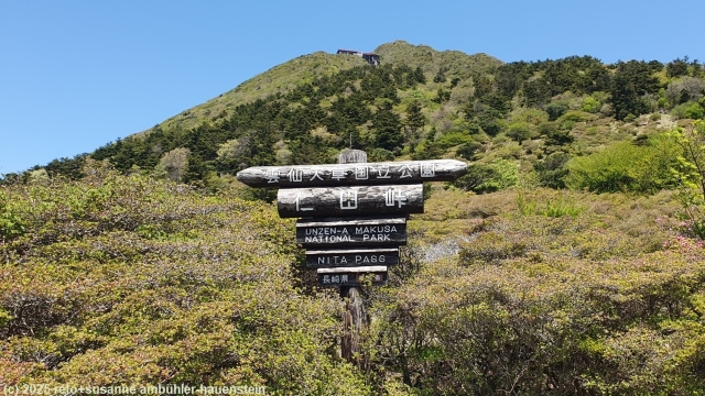 wegweiser am mount myoken trail auf dem nita pass