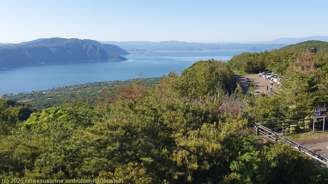 aussicht vom yunohira observatory auf der vulkanhalbinsel sakurajima