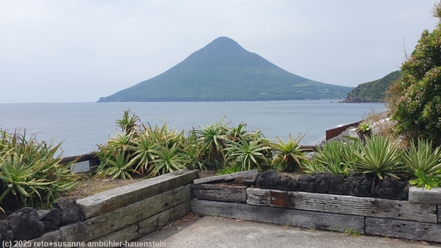 blick vom nagasakibana parking garden auf den mount kaimondake