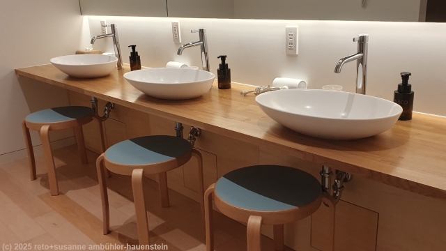 moderne waschbecken im hotel bonapool auf der insel ikuchijima