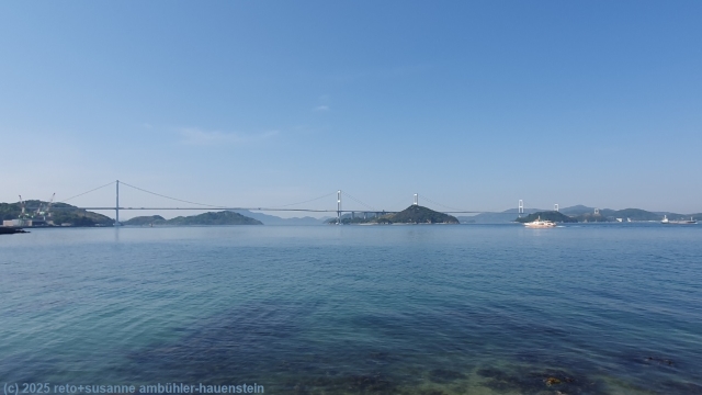 kurushimakaikyo-ohashi bruecke zwischen der insel oshima und imabari-shi im verlauf des setouchi shimanami kaido