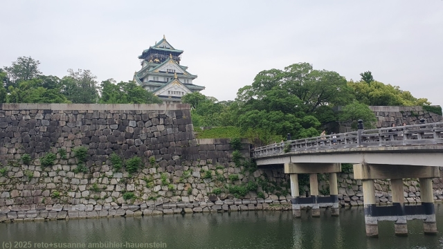 wassergraben um das schloss osaka