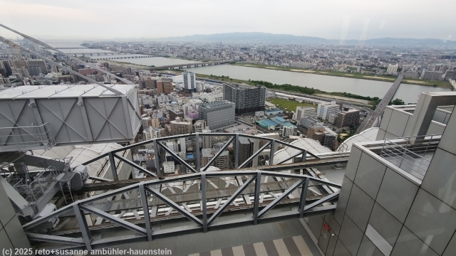 ausblick vom umeda sky building auf osaka