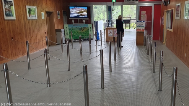 nur wir beide in der talstation sanroku der asahidake ropeway