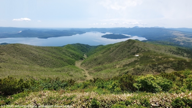 blick von der skyline promenade im akan-mashu nationalpark auf den lake kussharo