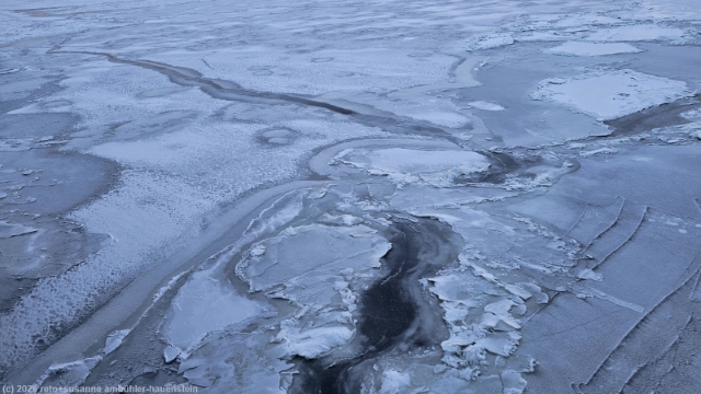 blick auf den zugefrorenen golf von finnland
