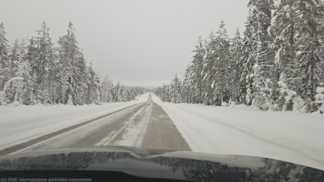 strasse 862 kurz vor iso-syoete durch winterliche landschaft