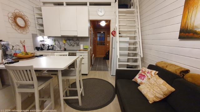 wohnzimmer und kueche in unsere unterkunft syoete luppomaja in pikku-syoete