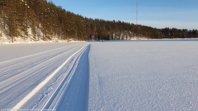 loipe aurinkolatu ja seipiniemi ueber den hossanjaervi bei hossa
