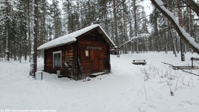 ala-valkeinen autiotupa am talvipyoeraeilyreitti im hossa nationalpark