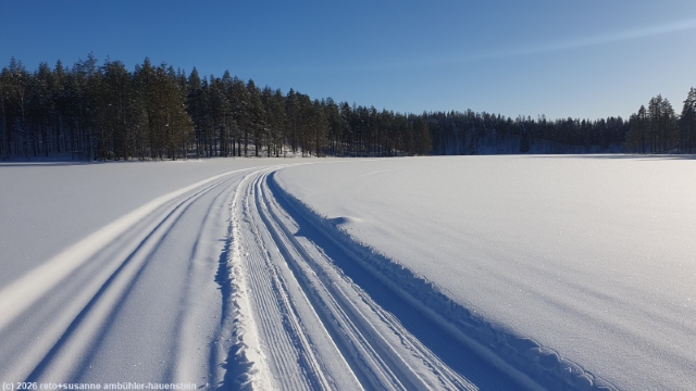 puukkojaerven lenkki ueber den matala suottajaervi im hossa nationalpark