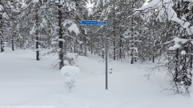 wegweiser beim start des karitunturin eraemaalatu bei posio