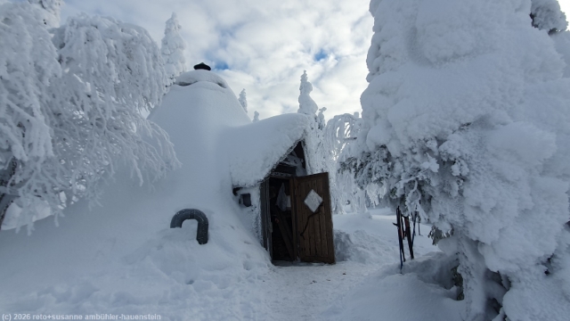 lehtoaapa kota an der loipe ruuhitunturi-poropuisto-sallatunturi bei sallatunturi