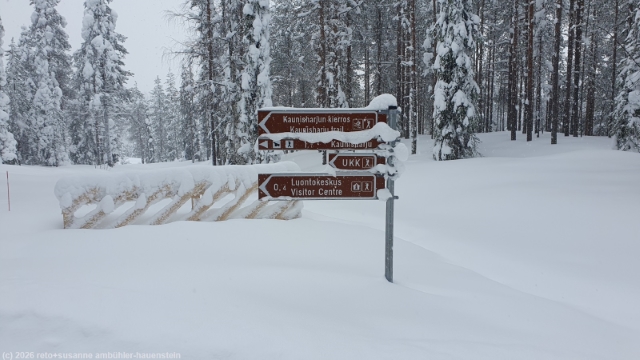wegweiser an der loipe kaunisharjun latu bei sallatunturi