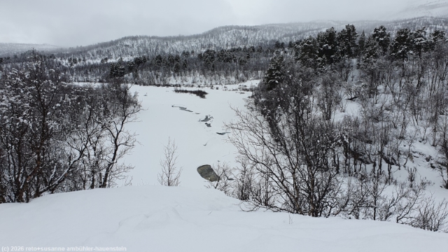 blick vom meditationsplats entlang des kungsleden auf den abiskojakka
