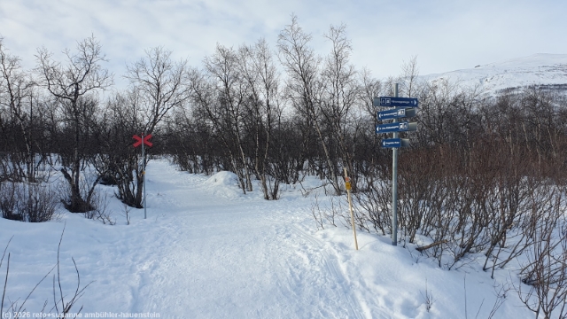 wegweiser am noerdlichen anfang des kungsleden